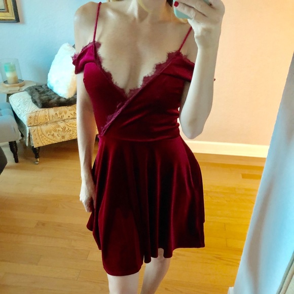 Lulus Dresses & Skirts - Lulu’s velvet red flare dress
